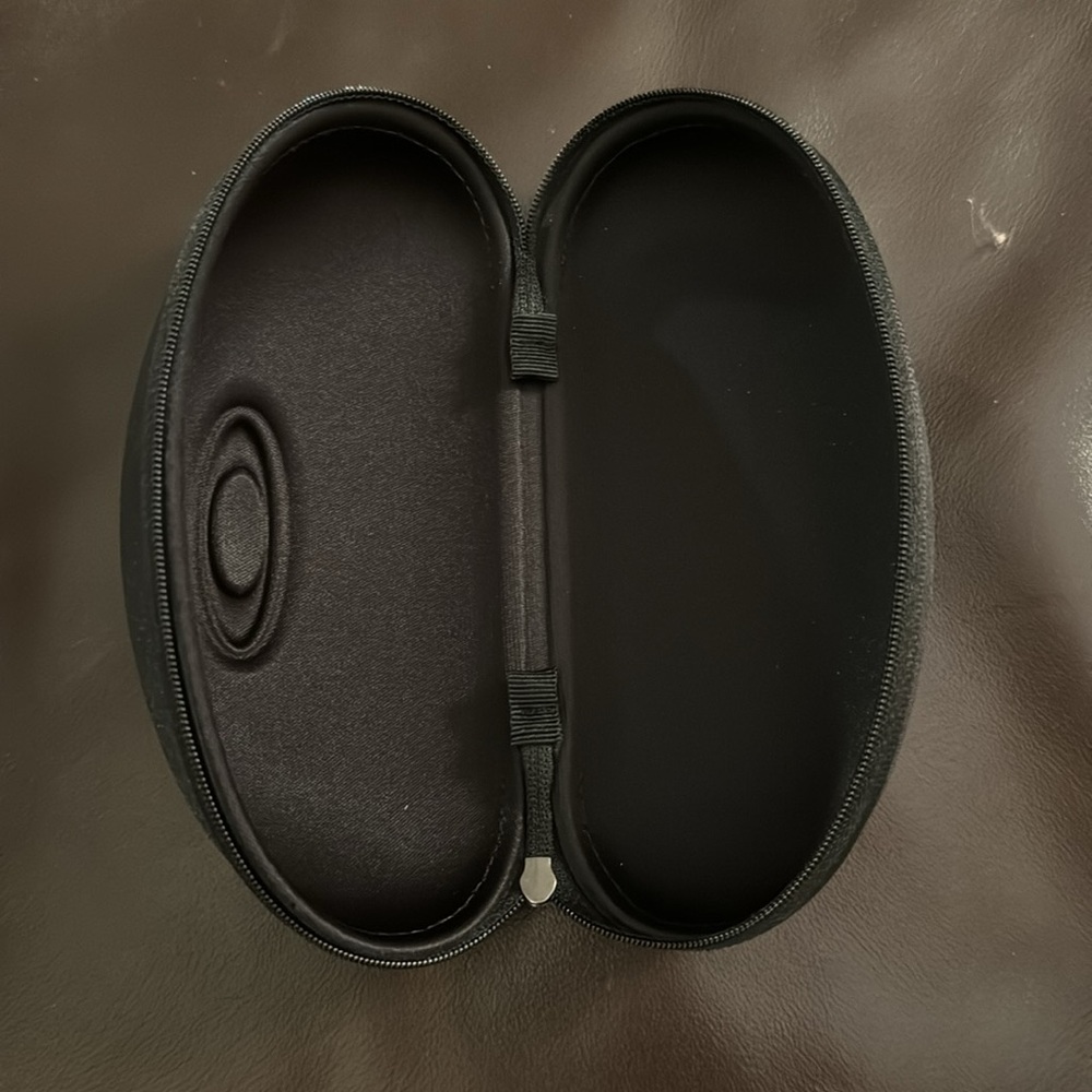 Oakley Radar Array Soft Shell Vault Sunglasses Ca… - image 5